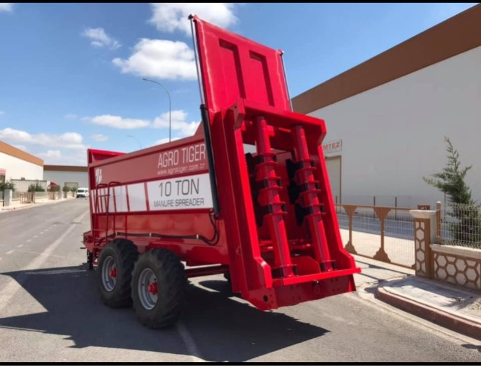 SOLID FERTILIZER DISTRIBUTION TRAILER